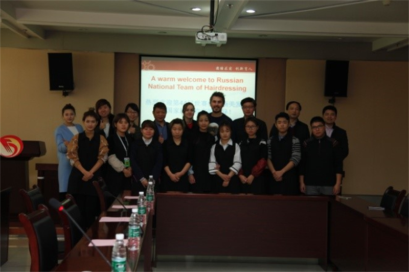 第44届世赛美发项目俄罗斯专家迈克来校交流.jpg